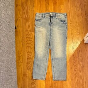 Old Navy women’s  Faded Blue Straight Jeans